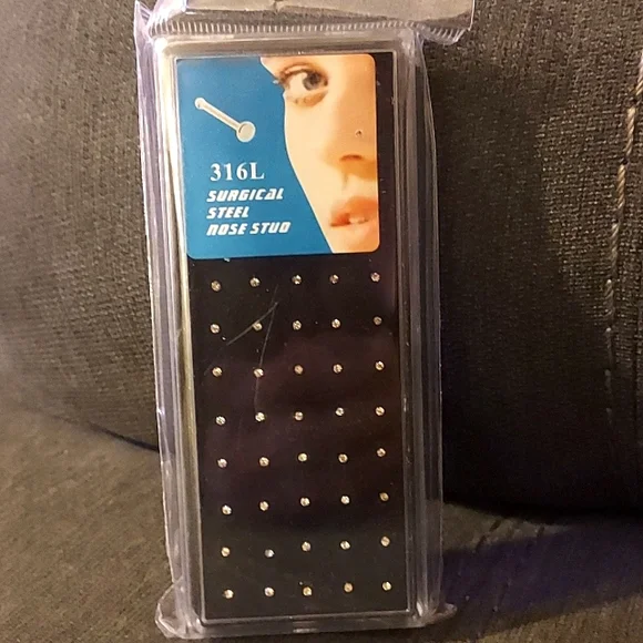 NWT 40PC NOSE STUDS - Picture 2 of 3